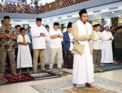 Bupati Bogor Rudy Susmanto Shalat Jumat Bersama Masyarakat di Masjid Raya Nurul Wathon